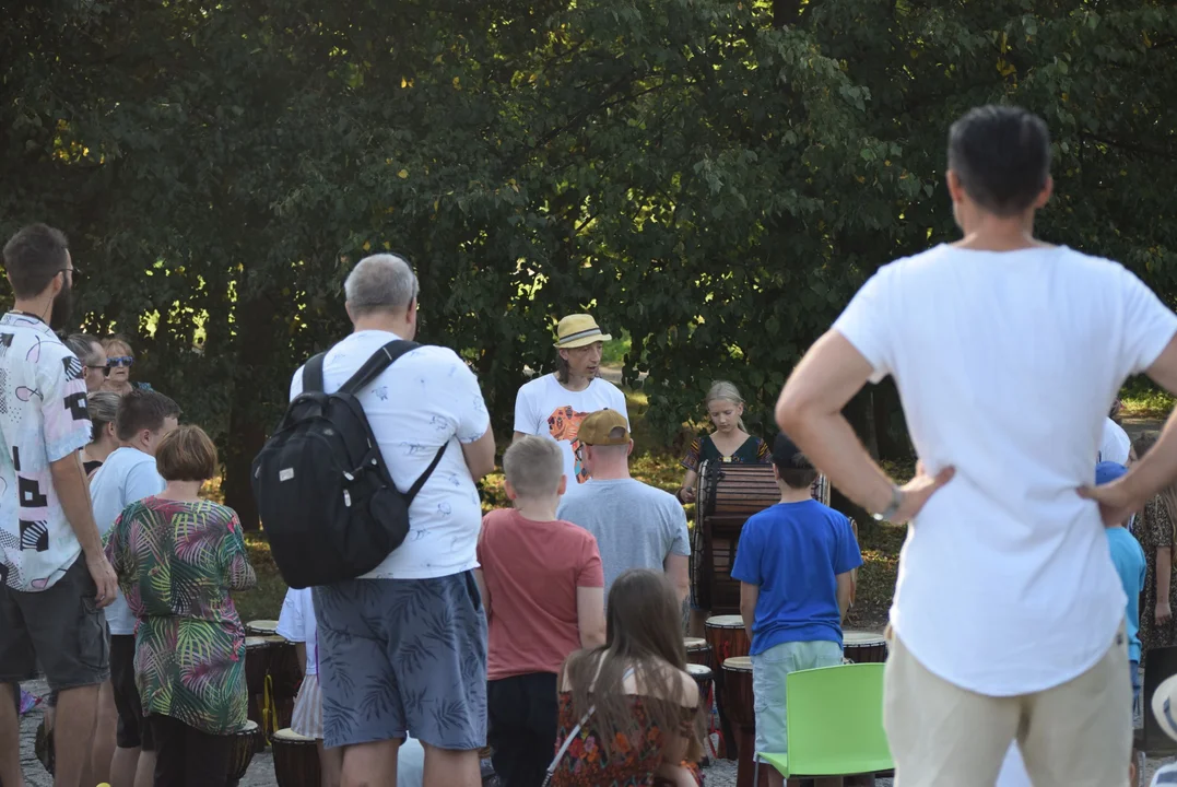 Piknik międzypokoleniowy w Parku Ocalałych w Łodzi