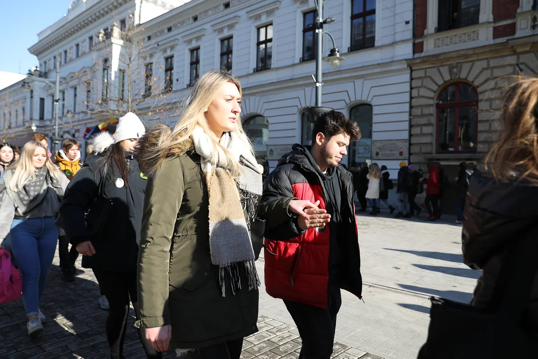 Polonez dla Łodzi. Maturzyści zatańczyli na Piotrkowskiej