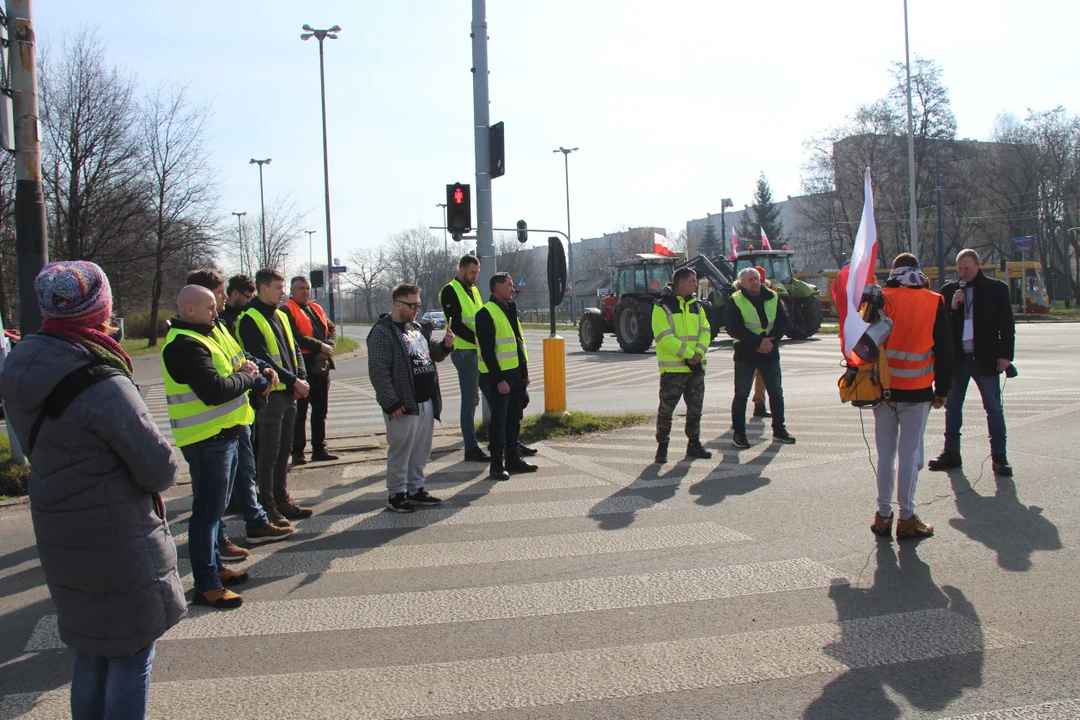 Protest rolników w Łodzi - skrzyżowanie Aleksandrowska/Szczecińska