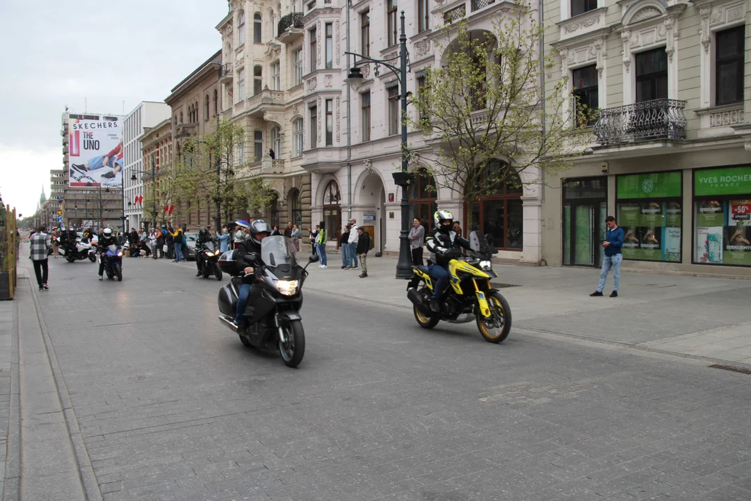 Wielka parada motocyklowa na ulicy Piotrkowskiej w Łodzi