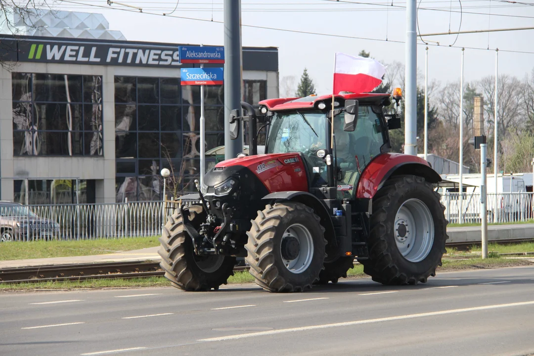 Protest rolników w Łodzi - skrzyżowanie Aleksandrowska/Szczecińska