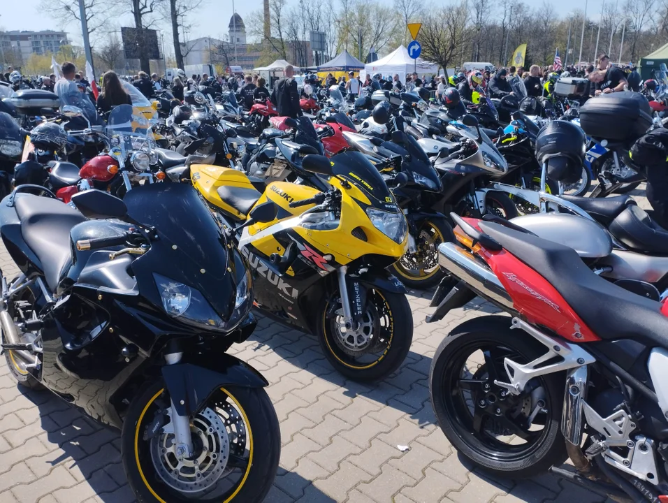 Łódzcy motocykliści rozpoczęli sezon. Wielka inauguracja odbyła się przy Atlas Arenie - Zdjęcie główne