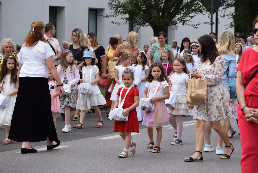 procesja Bożego Ciała w parafii Matki Bożej Dobrej Rady w Zgierzu