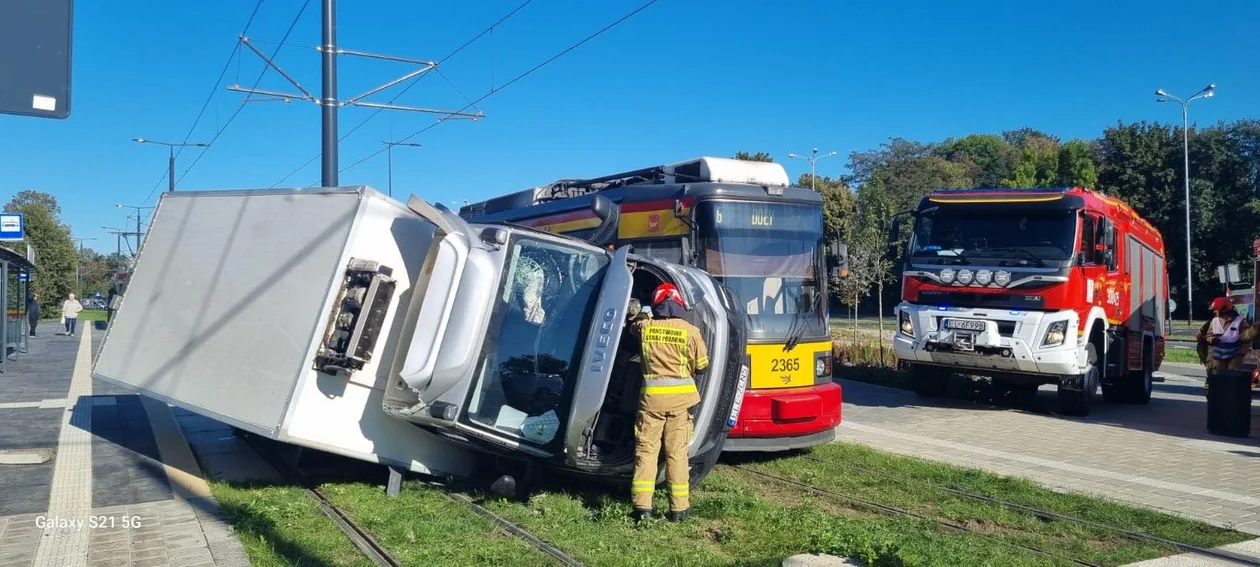 Zderzenie samochodu dostawczego z tramwajem MPK Łódź