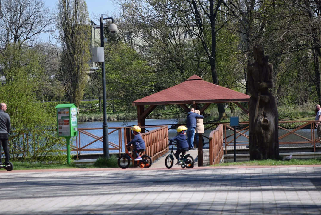 Długi weekend majowy w Zgierzu. Park linowy, dmuchańce i łódki [zdjęcia] - Zdjęcie główne