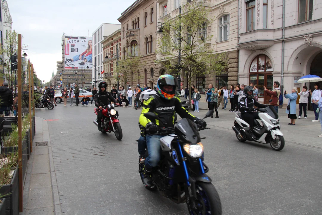 Wielka parada motocyklowa na ulicy Piotrkowskiej w Łodzi