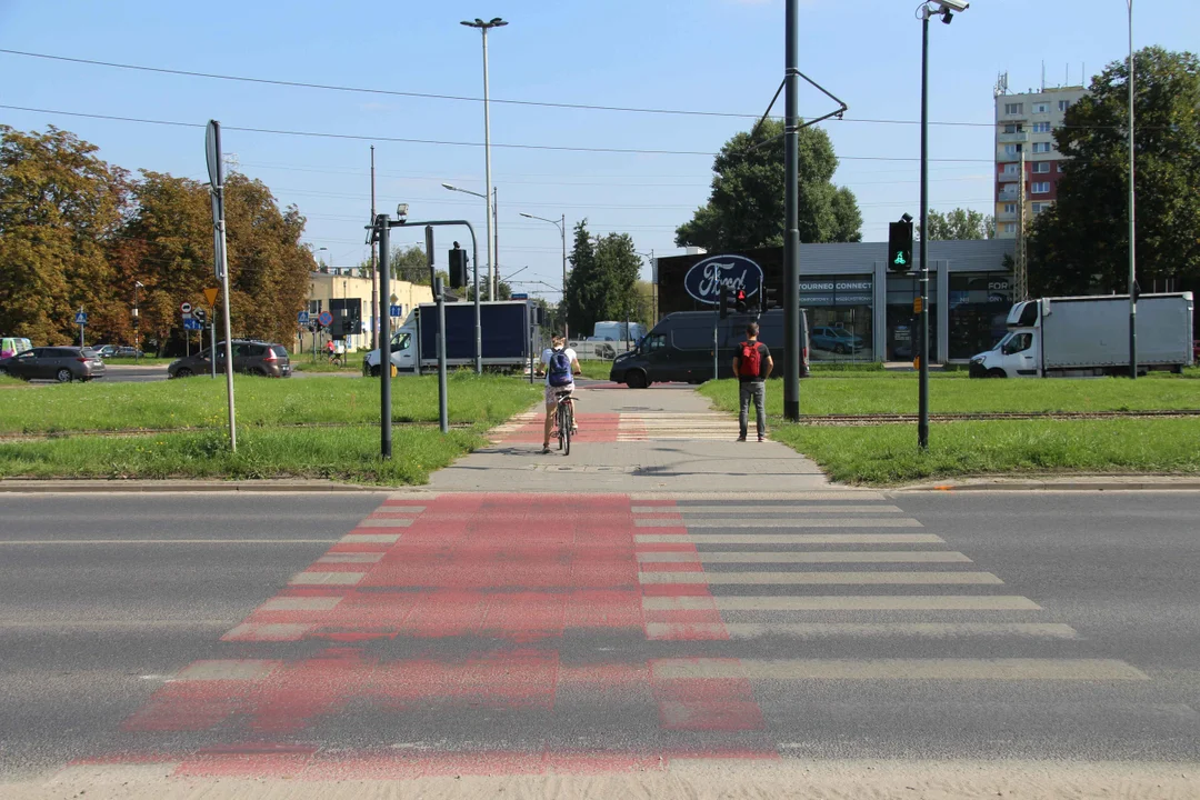 Potrącenie rowerzysty na al. Włókniarzy. W komentarzach spór pomiędzy kierowcami i rowerzystami [ZDJĘCIA] - Zdjęcie główne