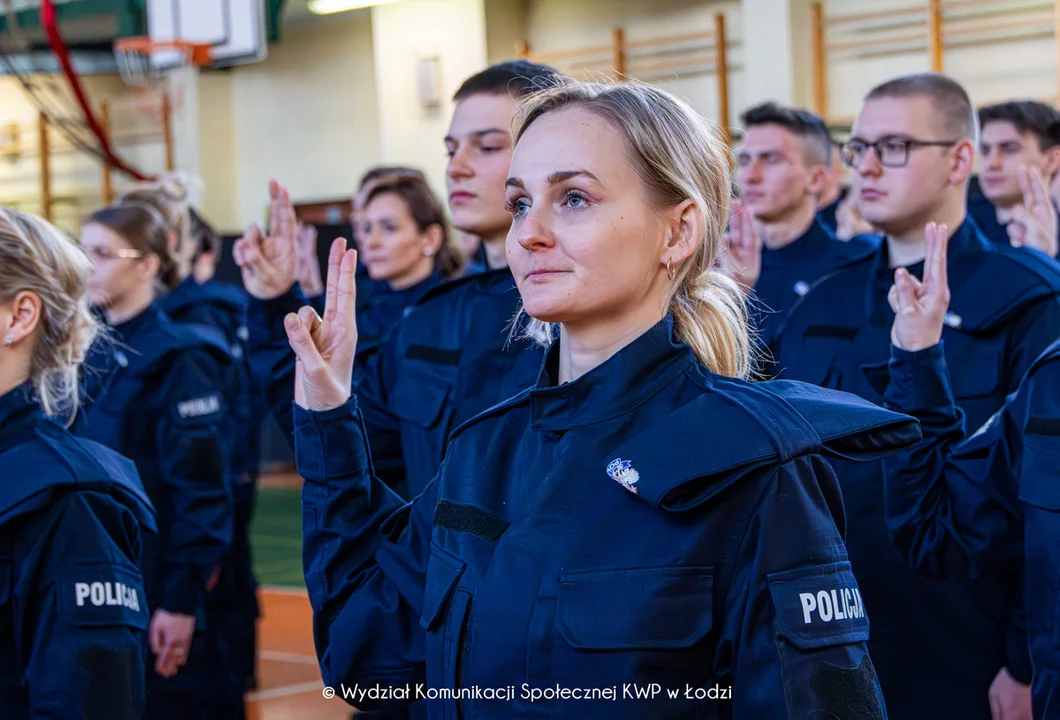 Nowi policjanci złożyli uroczyste ślubowanie. Będą służyć w naszym regionie [ZDJĘCIA/WIDEO] - Zdjęcie główne