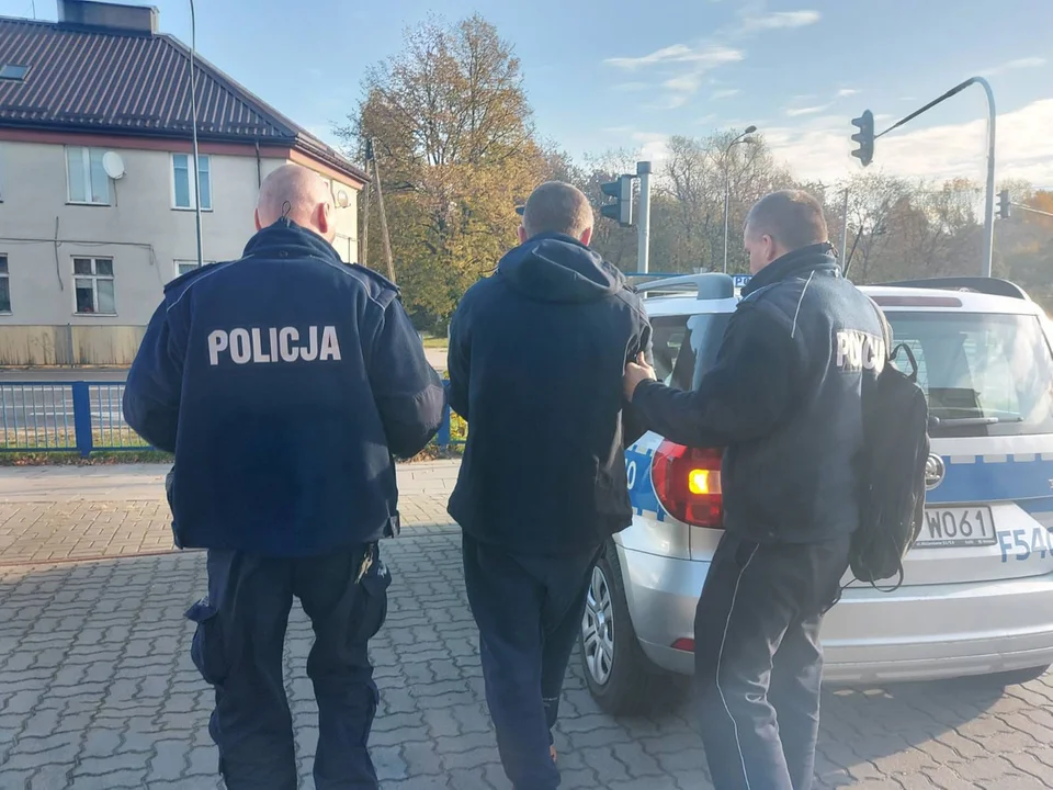 Policja znalazła namioty z nielegalną substancją