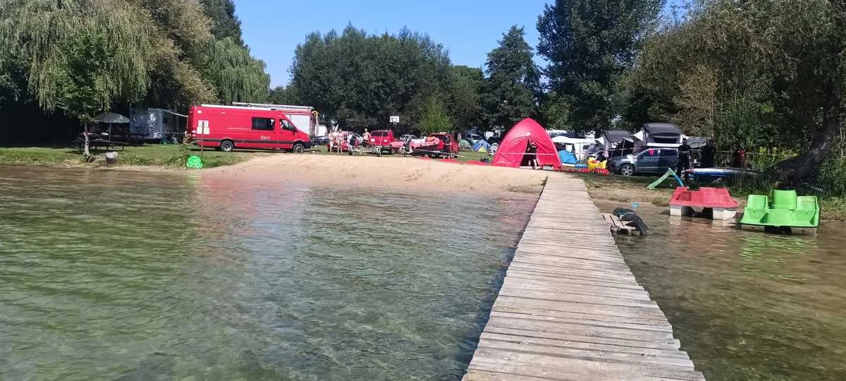 Tragiczny finał poszukiwań nad jeziorem. Nie żyje 20-latek