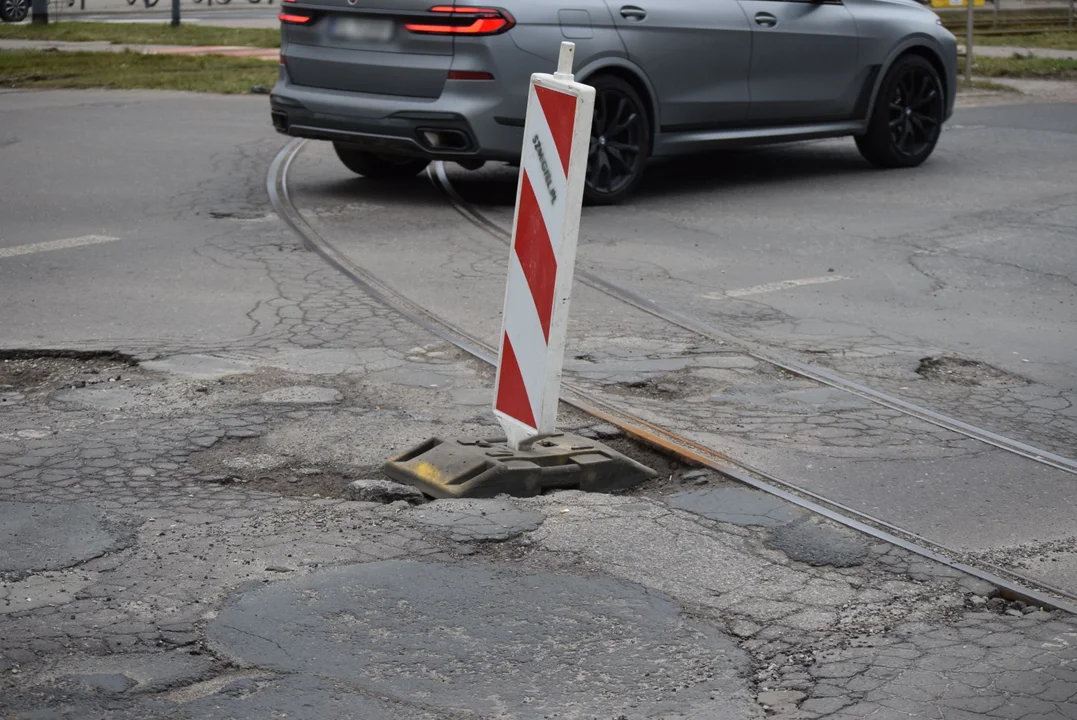 Niebezpieczne skrzyżowanie na alei Politechniki