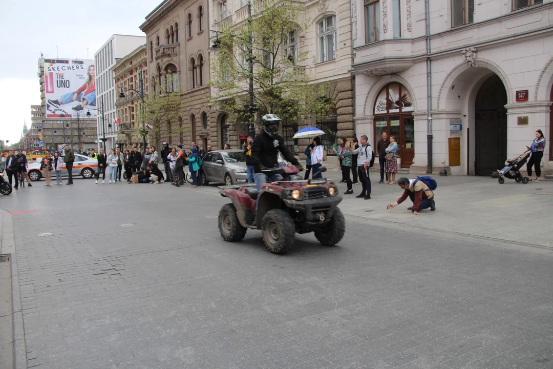 Wielka parada motocyklowa na ulicy Piotrkowskiej w Łodzi