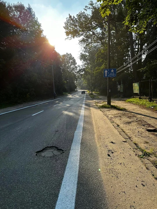 W takich warunkach jeździmy po ul. Świętej Teresy w Łodzi