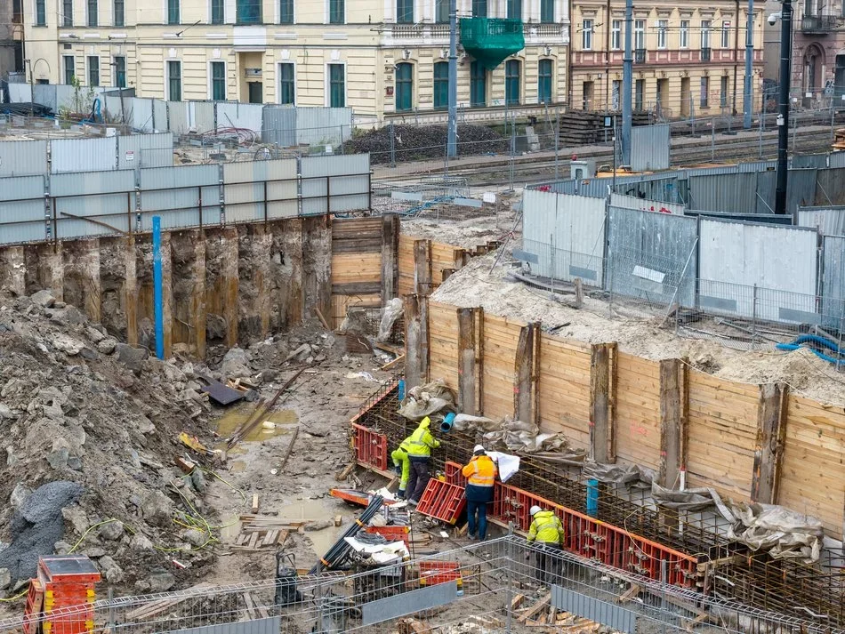 Budowa przystanku kolejowego Łódź Śródmieście z lotu ptaka