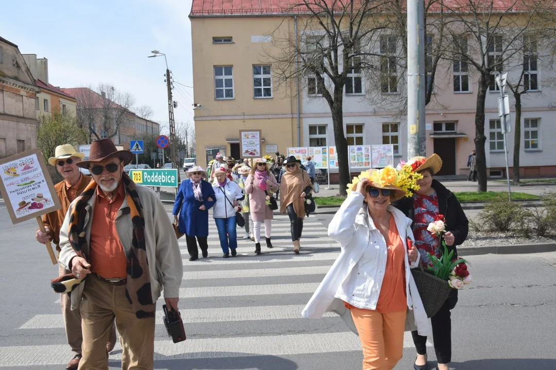 Ulicami Łęczycy przeszedł wiosenny Marsz Kapeluszy