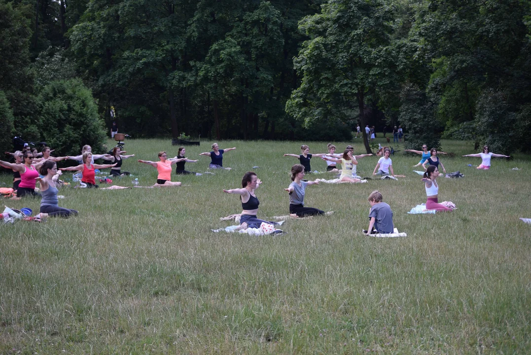 Joga w Parku Poniatowskiego