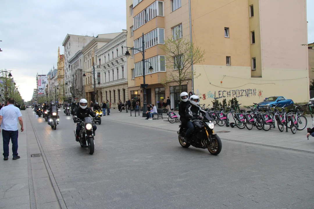 Wielka parada motocyklowa na ulicy Piotrkowskiej w Łodzi