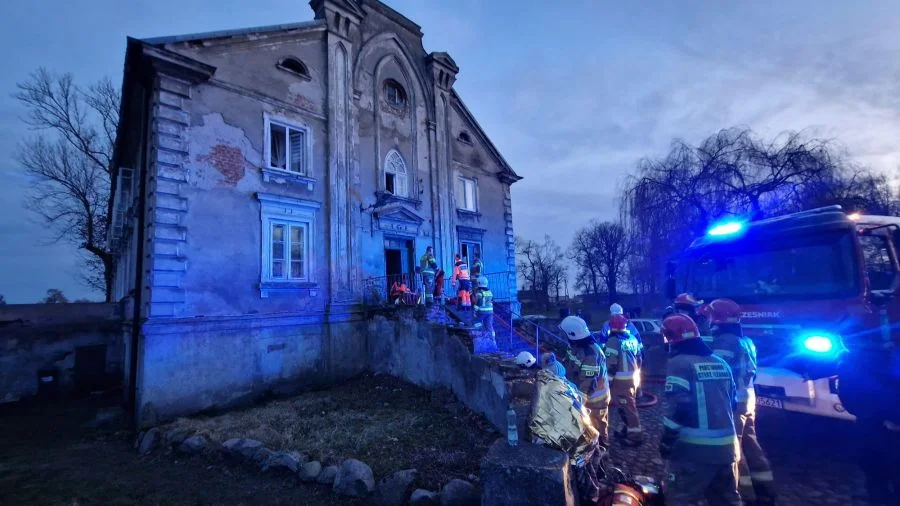 Tragiczny pożar w Łódzkiem. Nie żyje mężczyzna [ZDJĘCIA] - Zdjęcie główne