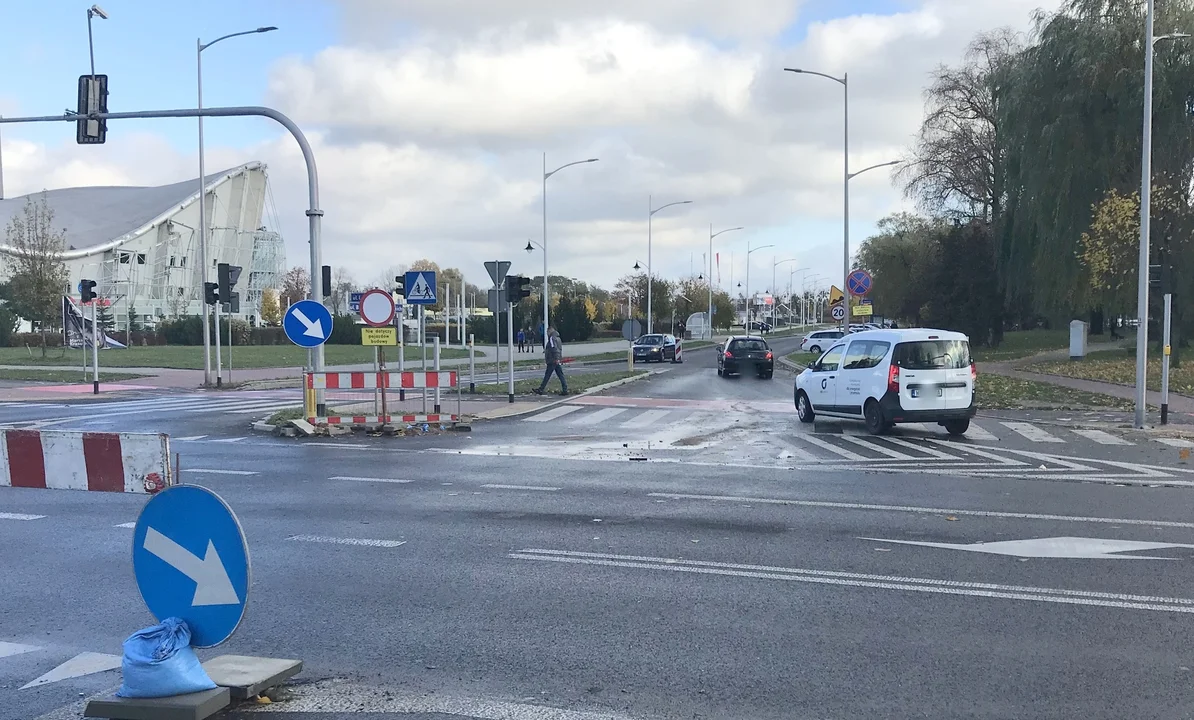 Remont (niby) trwa, nic się nie dzieje, samochody jeżdżą. Jak to jest z ul. Batalionów Chłopskich? [ZDJĘCIA] - Zdjęcie główne