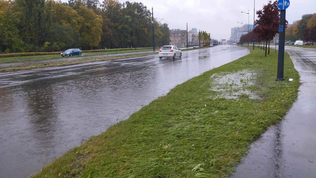 Aleja Piłsudskiego w Łodzi zalana