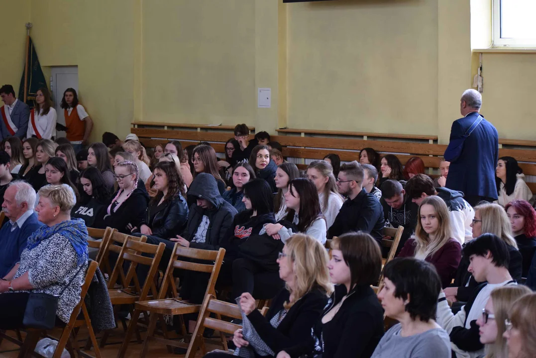 Zespół Szkół Rzemiosła w Łodzi pożegnał maturzystów. To były chwile pełne wzruszeń