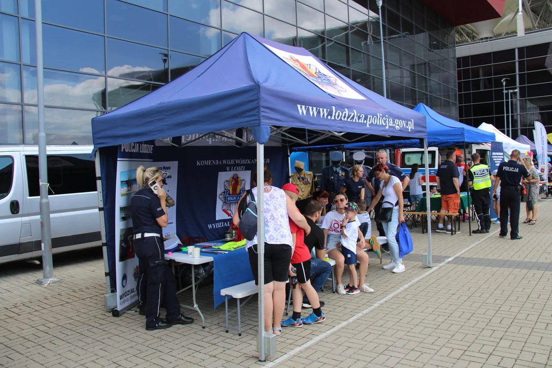 Piknik rodzinny "Bezpieczne Wakacje z Mundurem" pod Atlas Areną