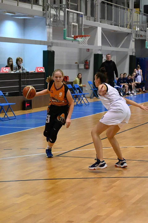 Młodziczki KS Kutno pokonały we własnej hali UKS Basket Aleksandrów Łódzki 52:50