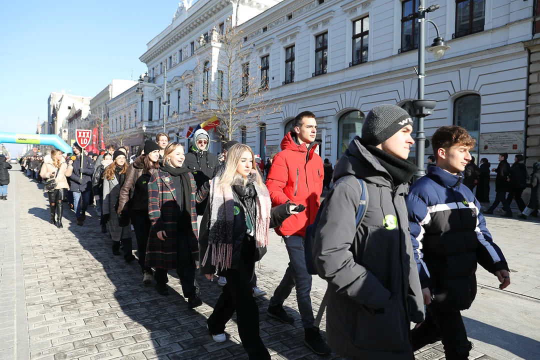 Polonez dla Łodzi. Maturzyści zatańczyli na Piotrkowskiej