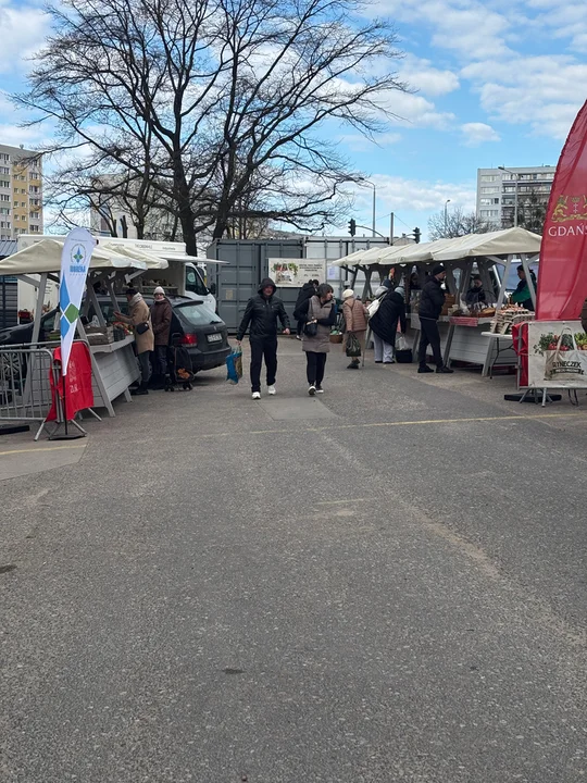 Pierwsze zakupy na ryneczku w Gdańsku. Klienci zwracają uwagę na te produkty