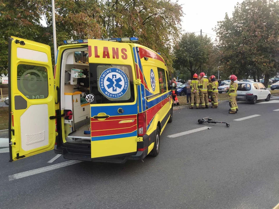 Wypadek przy bełchatowskim rondzie. Ranne dziecko potrącone przez samochód [FOTO] - Zdjęcie główne