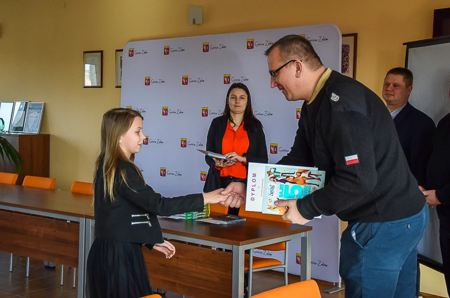 Uczniowie szkół gminy Zelów nagrodzeni. Zobacz, kto wygrał eliminacje do ogólnopolskiego konkursu [FOTO]