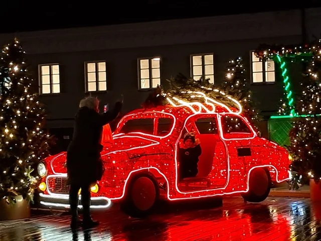 Jak tylko pogoda dopisze, warto się wybrać na spacer Krakowskim Przedmieściem