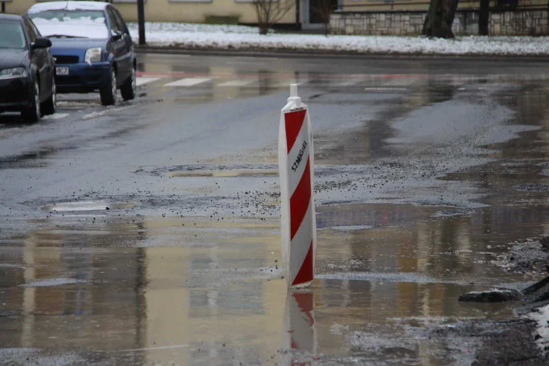 Dziury w drogach na Bałutach