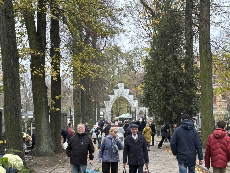 Stary Cmentarz w Łodzi podczas Wszystkich Świętych 2024