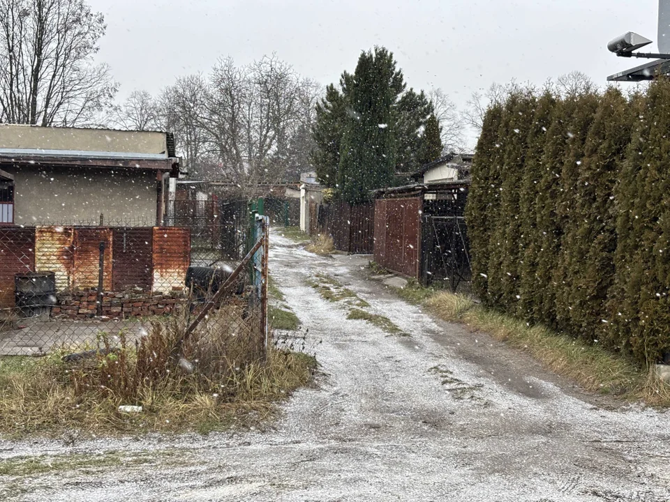 Wiata przystankowa przy Strykowskiej utrudnia dojazd mieszkańcom