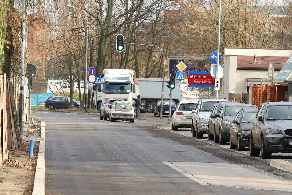 Remontowana ulica Ogrodowa już przejezdna. Ogłoszono zmiany w organizacji ruchu dla kierowców [ZDJĘCIA] - Zdjęcie główne