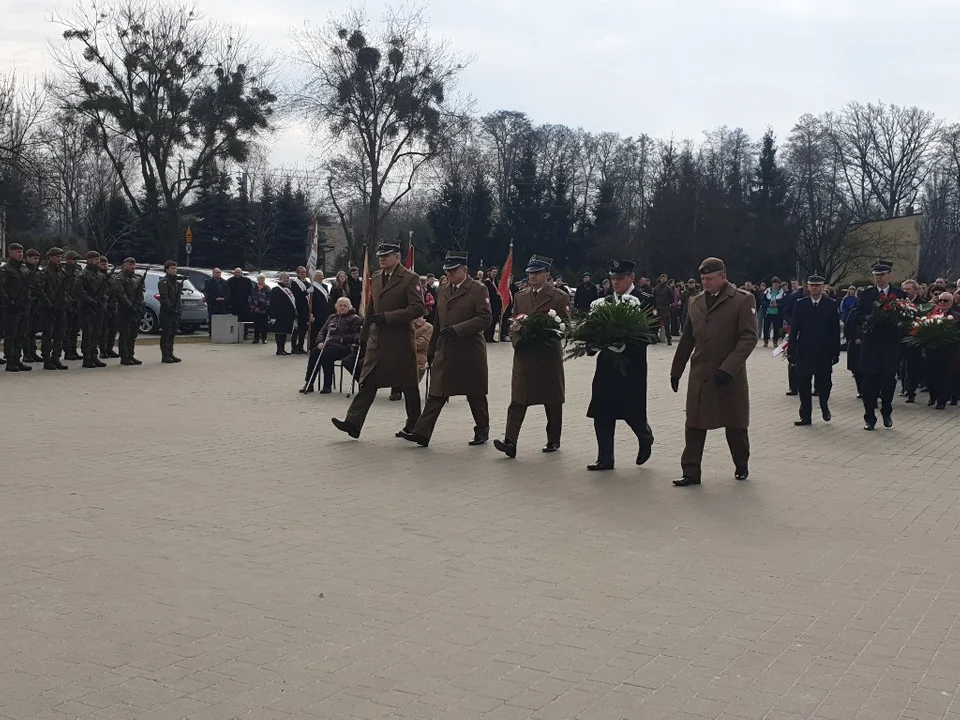 Obchody Zbrodni Zgierskiej na placu Stu straconych [zdjęcia]