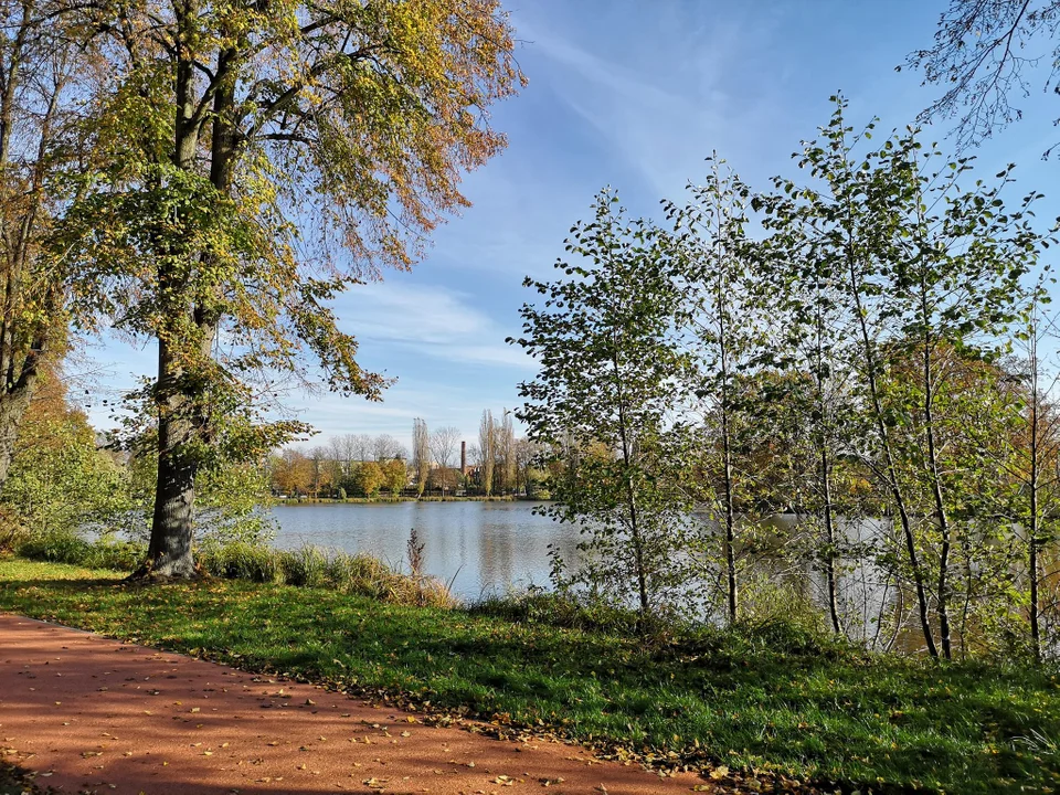 Zgierzanie korzystają z pięknej jesiennej pogody