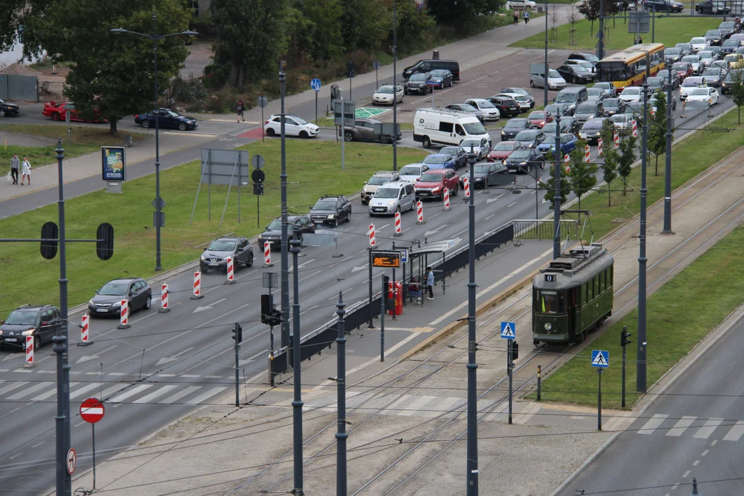 Utrudnienia na al. Piłsudskiego w Łodzi - 23.09.2023 r.