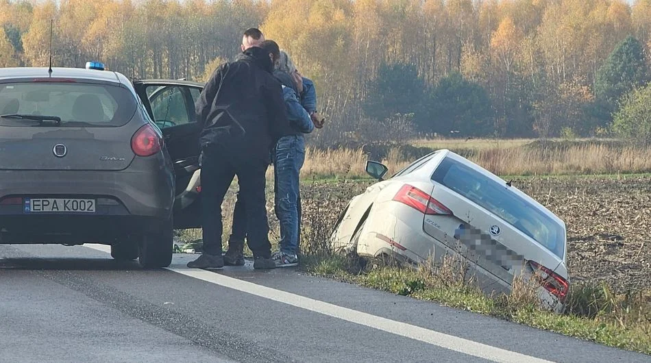 Sceny niczym z filmu na drogach powiatu. Policyjny pościg dla kierowcy zakończył się źle - Zdjęcie główne