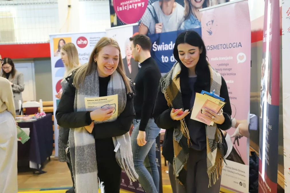 Jedna decyzja, wiele dróg. Targi Akademickie przyciągnęły tłumy uczniów (ZDJĘCIA) - Zdjęcie główne