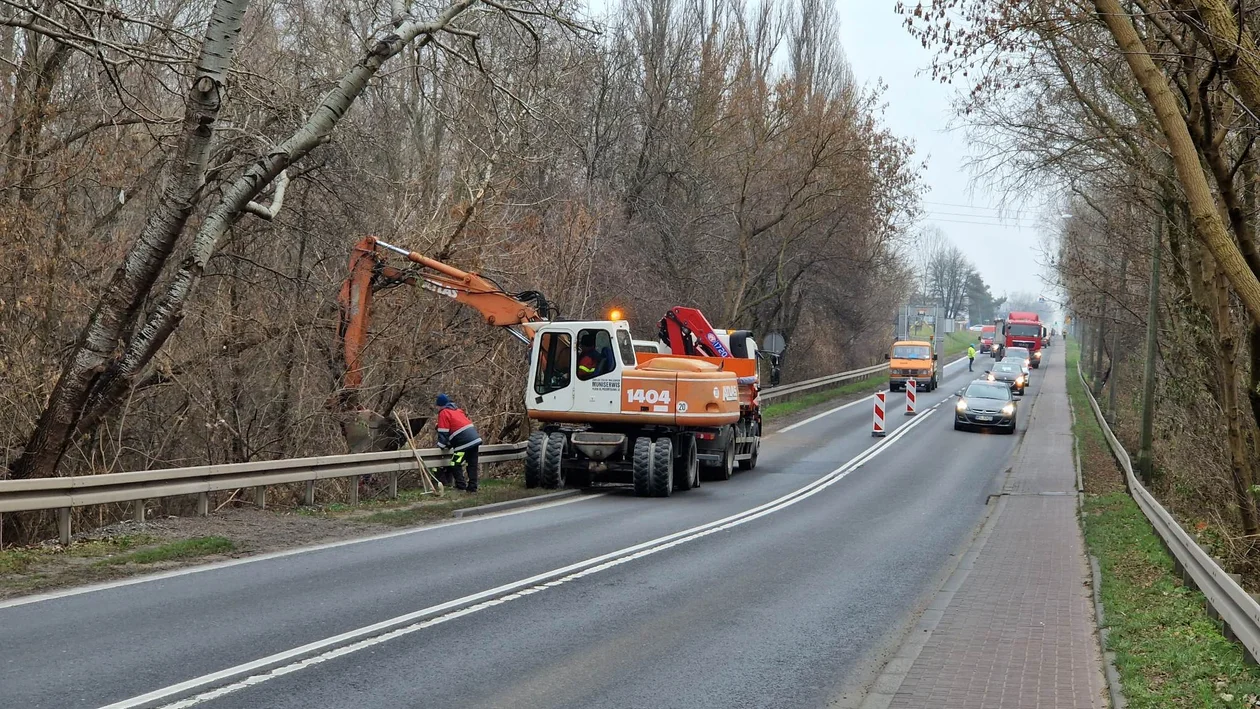 Duży korek przy wyjeździe z Płocka. Podobnie będzie we wtorek - Zdjęcie główne