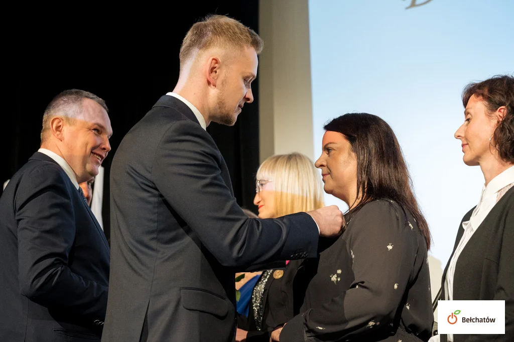 Wręczono medale i odznaczenia podczas gali w Bełchatowie. Kto został wyróżniony? [FOTO] - Zdjęcie główne