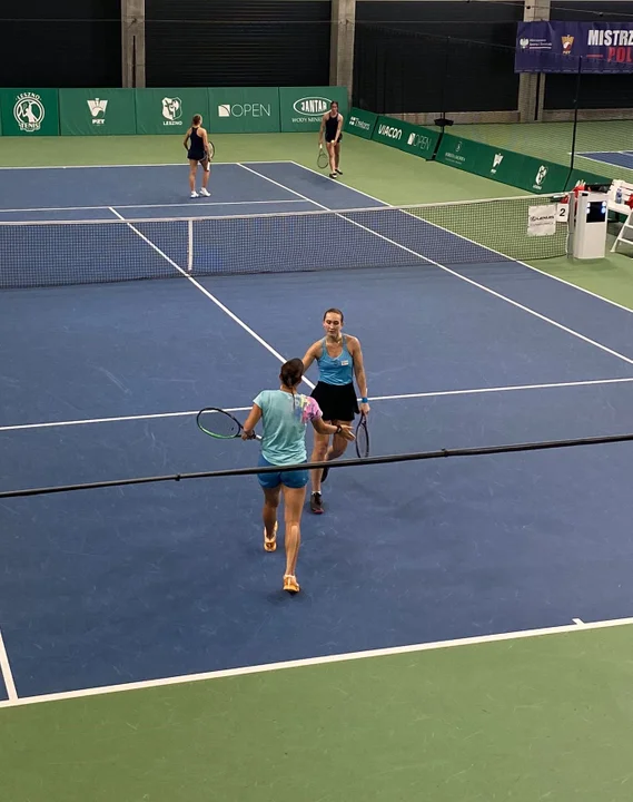 Weronika Falkowska i Gina Feistel