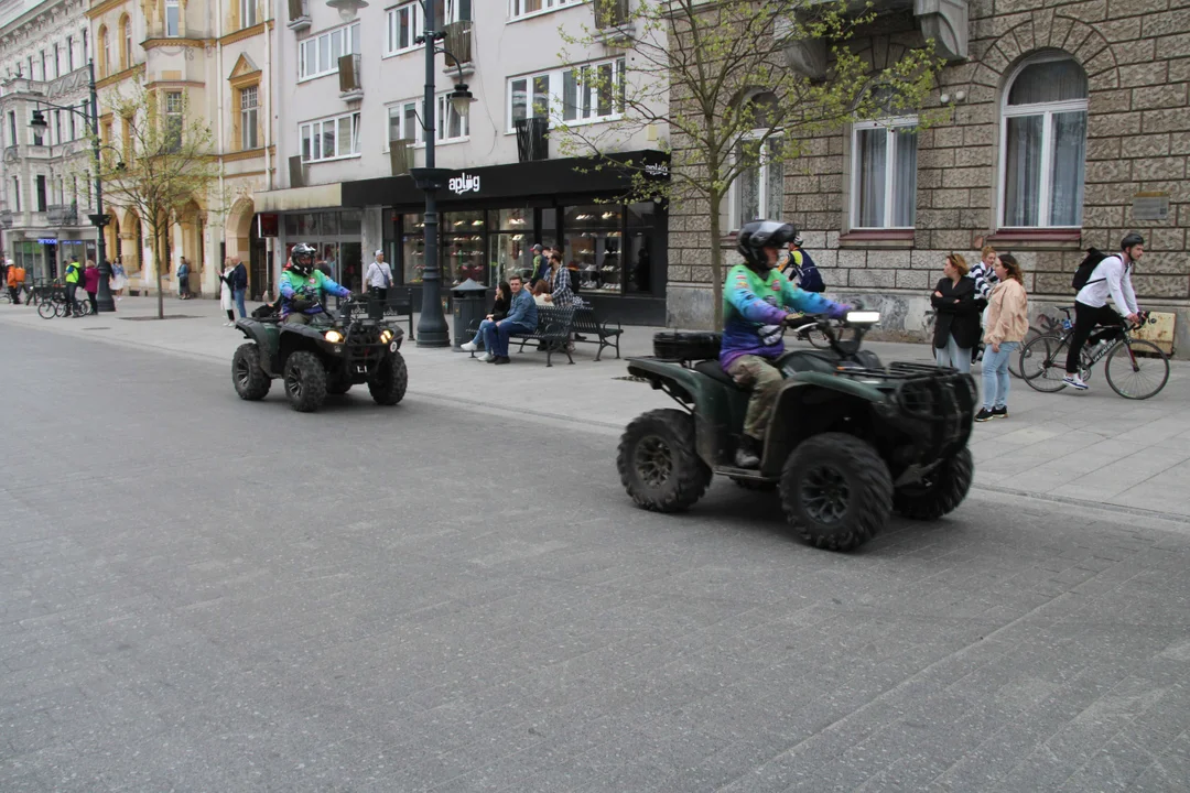 Wielka parada motocyklowa na ulicy Piotrkowskiej w Łodzi