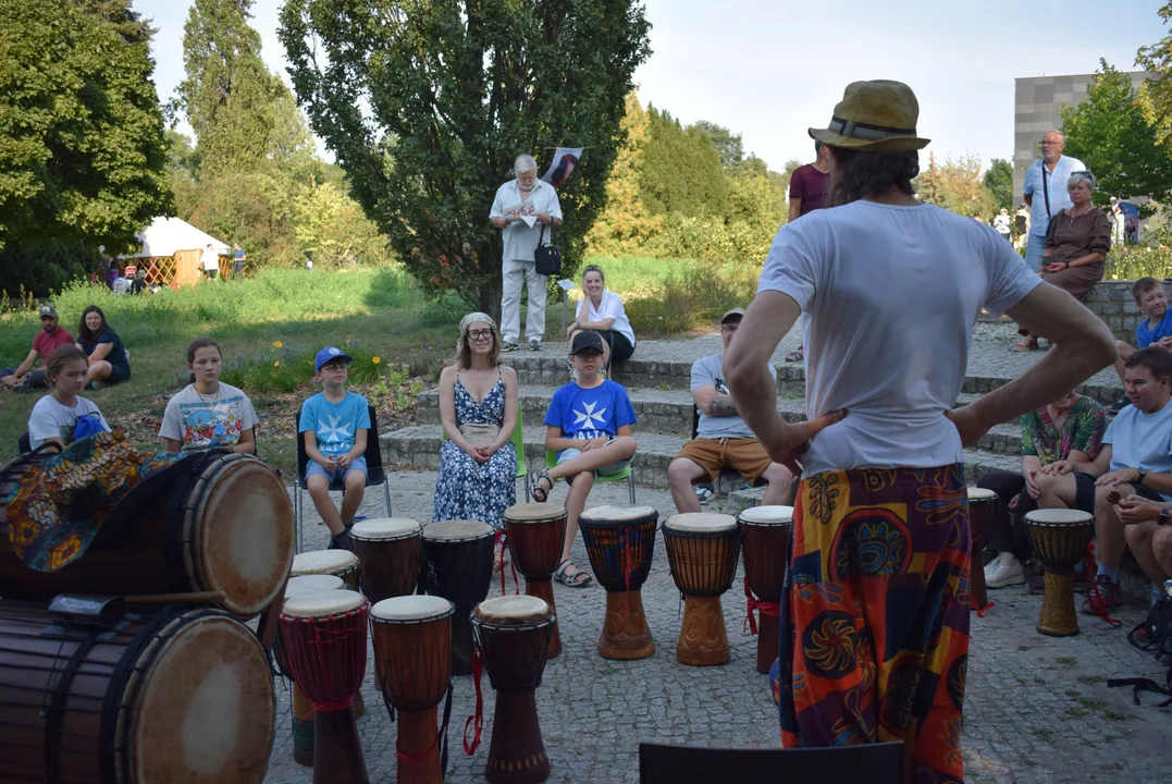 Piknik międzypokoleniowy w Parku Ocalałych w Łodzi