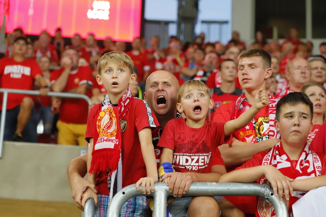 Za nami 69. derby Łodzi. Widzew górą. Mamy nowego bohatera. Cały stadion dla widzewiaków [ZDJĘCIA] - Zdjęcie główne