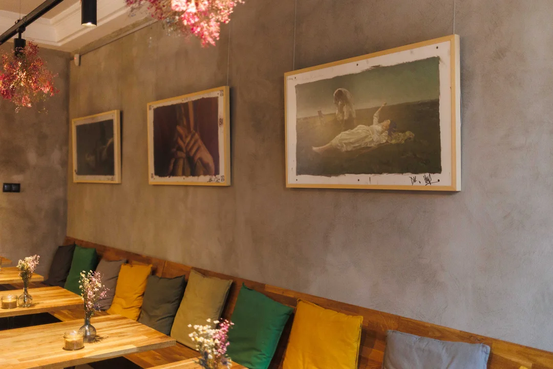 Wernisaż wystawy obrazów z filmu „Chłopi” w bistro Montag