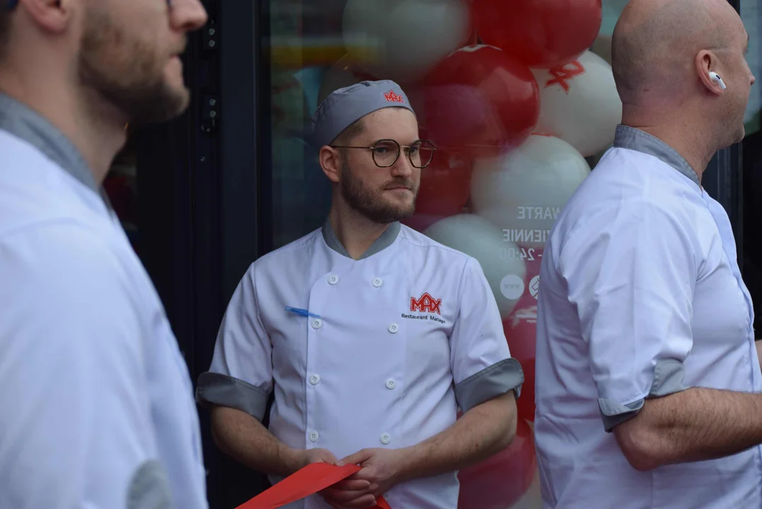 Tłumy łodzian na otwarciu restauracji MAX Premium Burgers. Tego jeszcze w Łodzi nie było [ZOBACZ ZDJĘCIA]