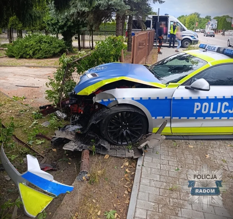 Koniec krótkiej kariery wyjątkowego radiowozu. Słynny policyjny Mustang rozbity